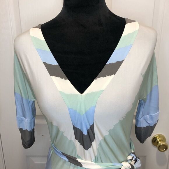 BCBG MAXAZRIA 3/4 sleeve midi dress size small - Picture 3 of 11